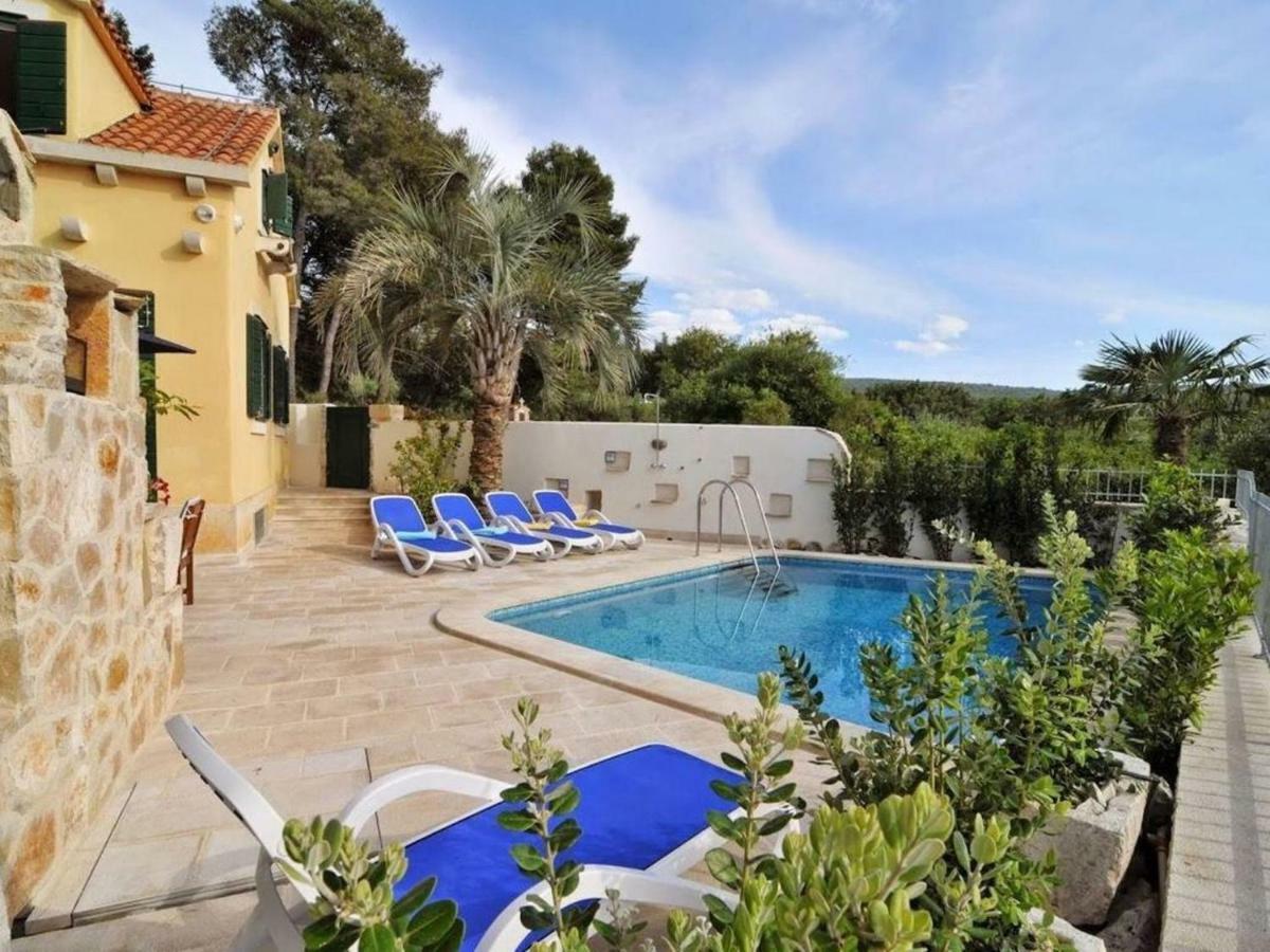 Deluxe Villa Sirena On The Beach With Pool Supetar Exteriör bild