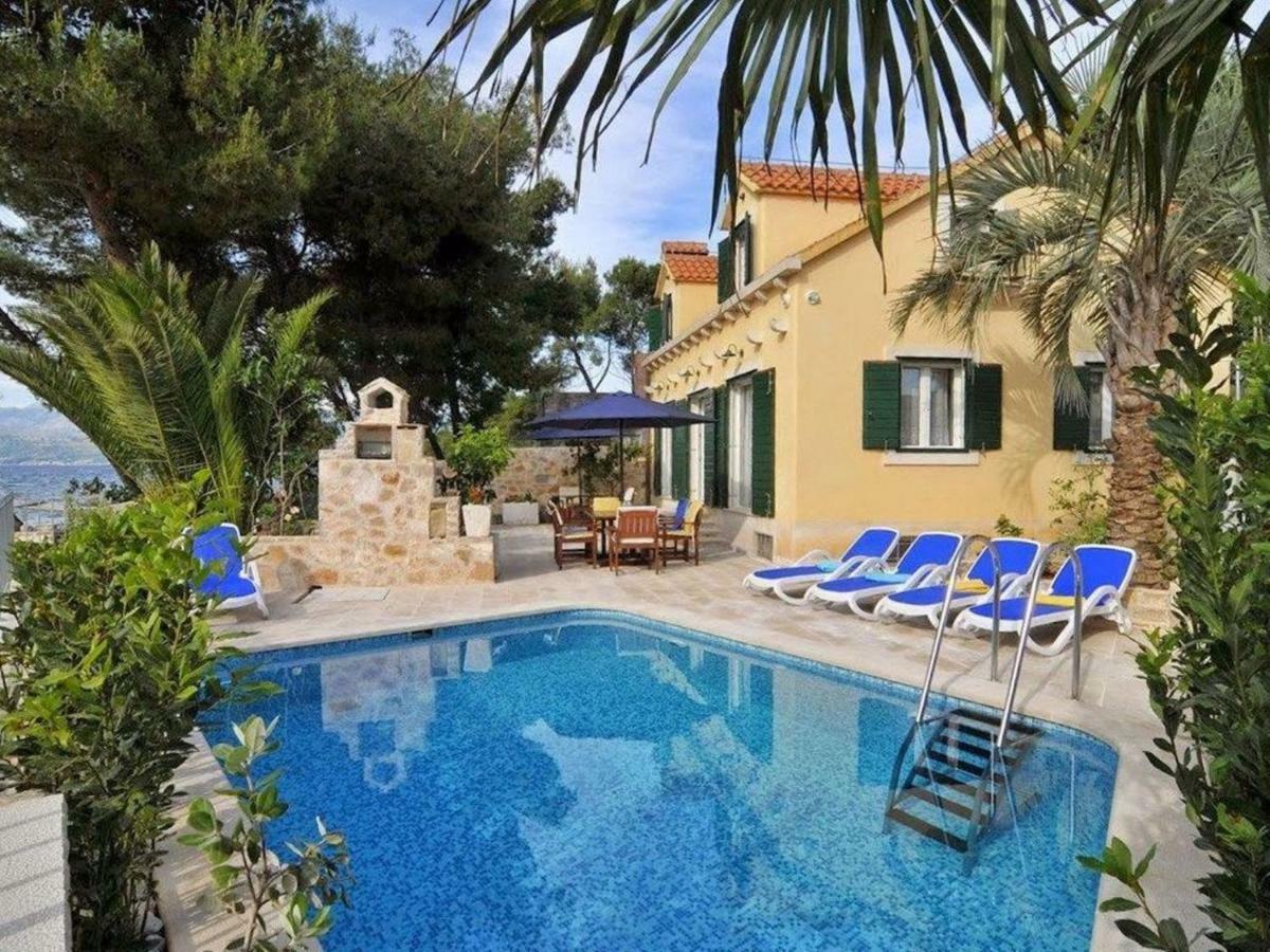 Deluxe Villa Sirena On The Beach With Pool Supetar Exteriör bild